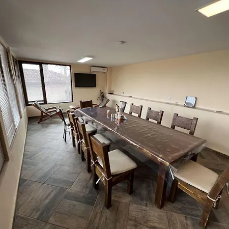 فيلة Geshevi *